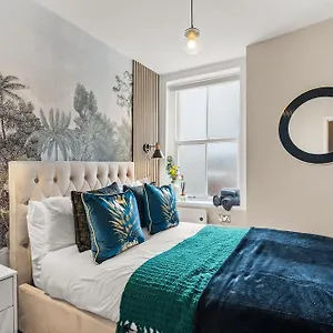 https://stunning-3-bed-duplex-apartment-harbour-views-whitby.yorkshirehotels.net